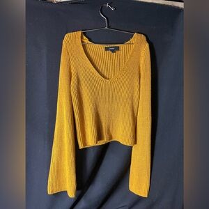 Forever 21 bell sleeve sweater
Size small